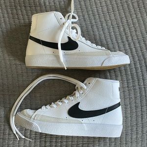 Nike Blazer Y7